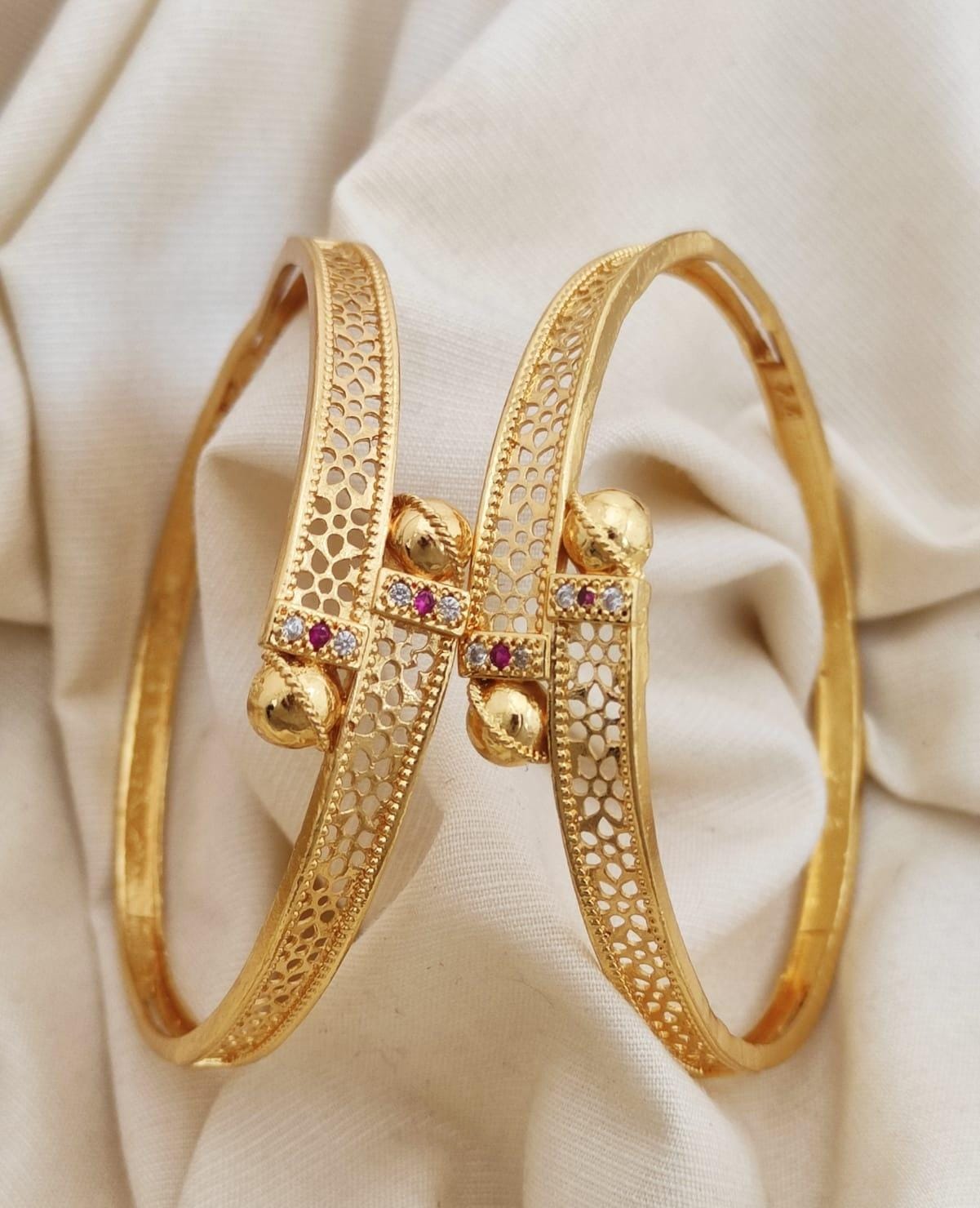 PRISHA BANGLES  (Set Of 2 Pis)