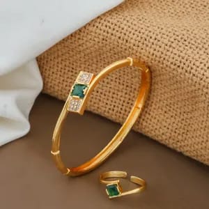 HIGH GOLD PLATED BRACELET WITH SPECIAL GREEN STONE