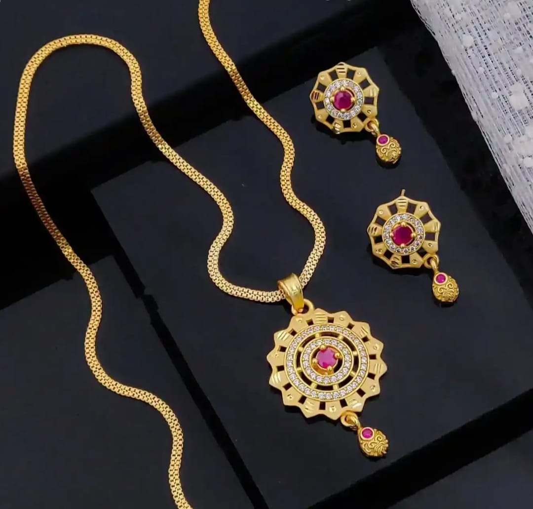 NARRI PENDAL SET (WITHE EARRING)