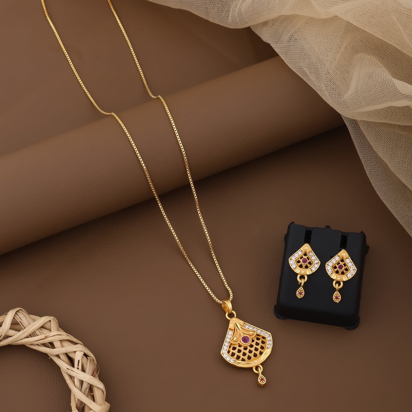 Dhyana Pendal Set